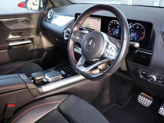 MERCEDES-BENZ GLA Photo 16