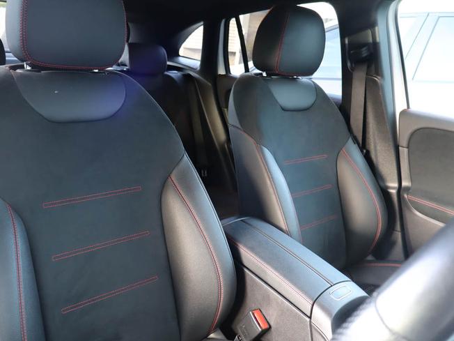 MERCEDES-BENZ GLA Photo 17