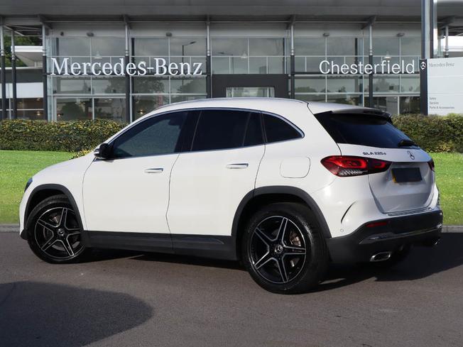 MERCEDES-BENZ GLA Photo 2