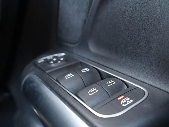 MERCEDES-BENZ GLA Photo 29