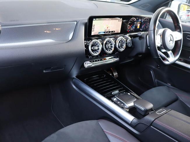 MERCEDES-BENZ GLA Photo 3