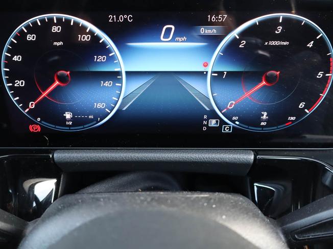 MERCEDES-BENZ GLA Photo 33