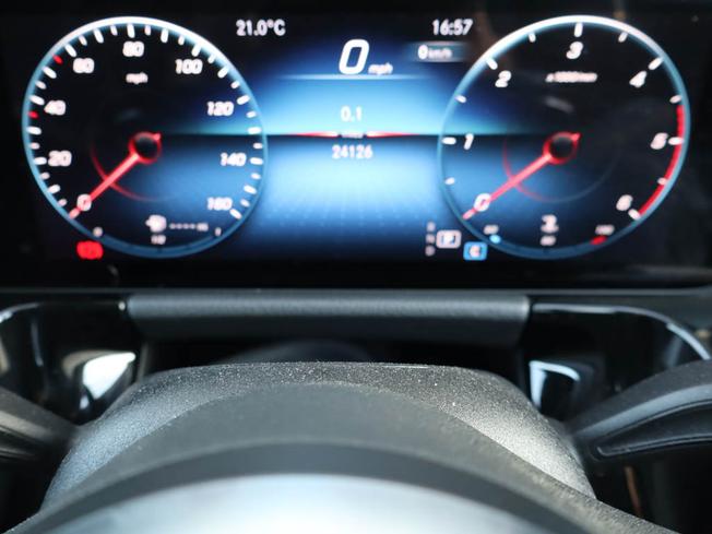 MERCEDES-BENZ GLA Photo 35