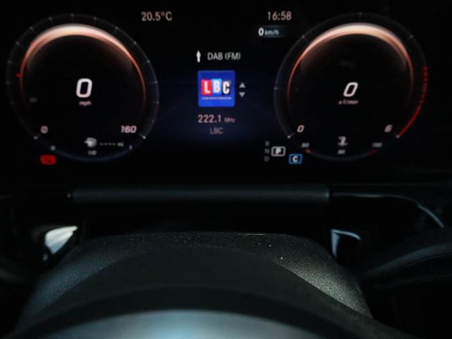 MERCEDES-BENZ GLA Photo 39