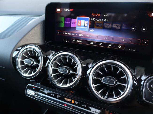 MERCEDES-BENZ GLA Photo 40