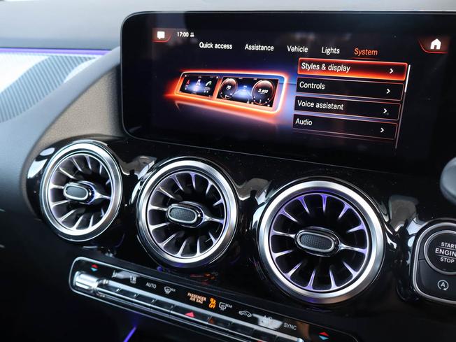 MERCEDES-BENZ GLA Photo 48