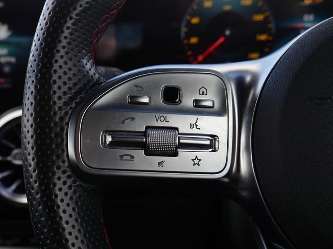 MERCEDES-BENZ GLA Photo 12