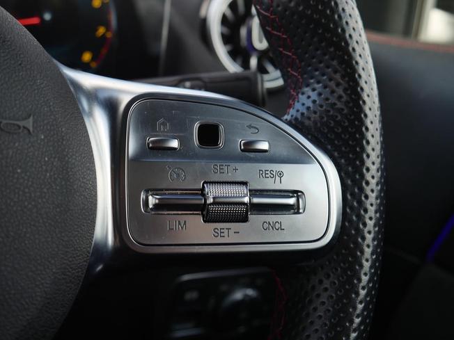 MERCEDES-BENZ GLA Photo 13
