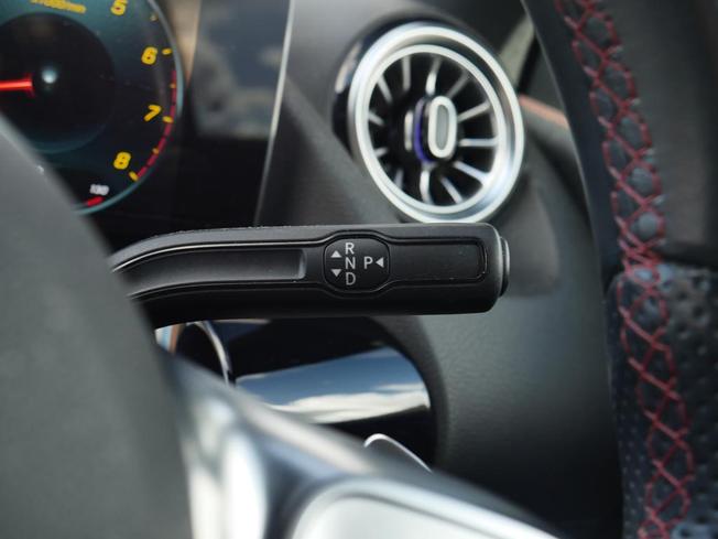 MERCEDES-BENZ GLA Photo 14