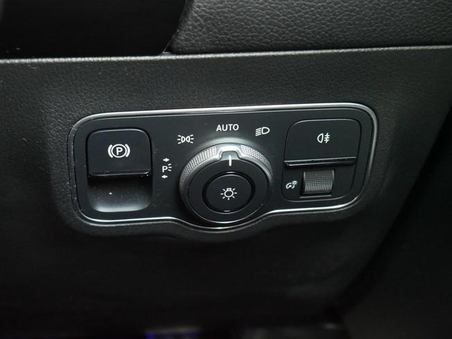 MERCEDES-BENZ GLA Photo 15