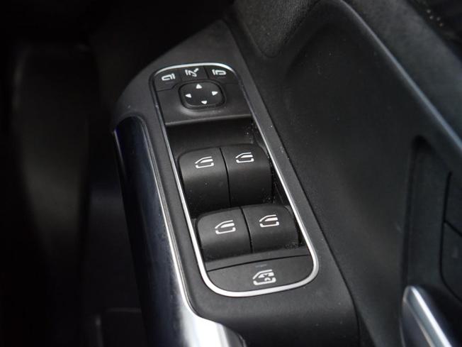 MERCEDES-BENZ GLA Photo 16
