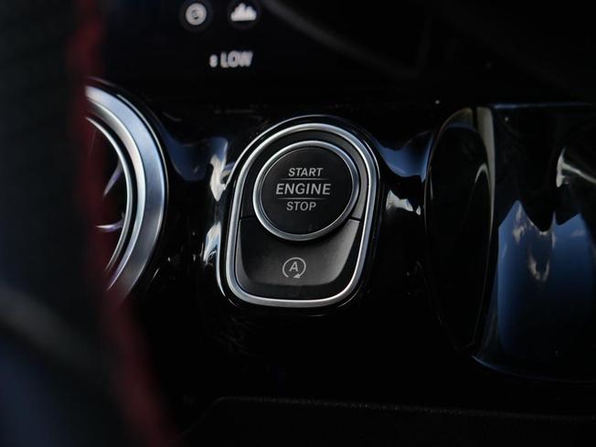 MERCEDES-BENZ GLA Photo 18