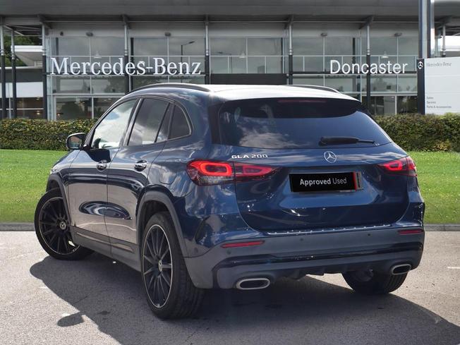 MERCEDES-BENZ GLA Photo 2