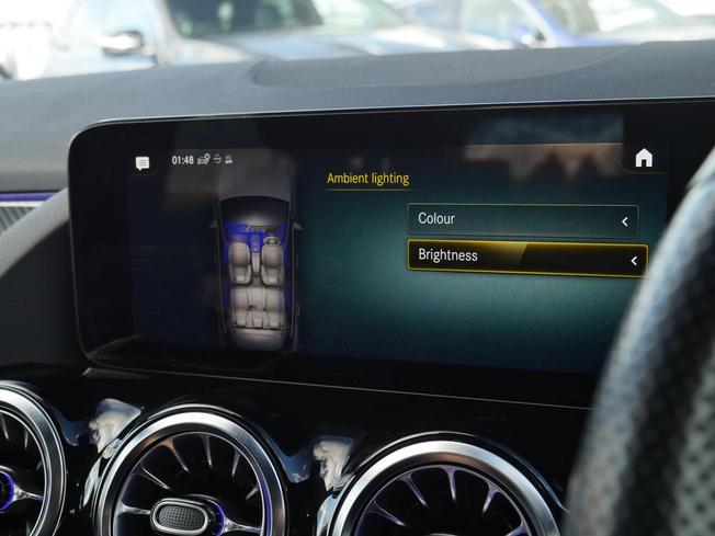 MERCEDES-BENZ GLA Photo 23
