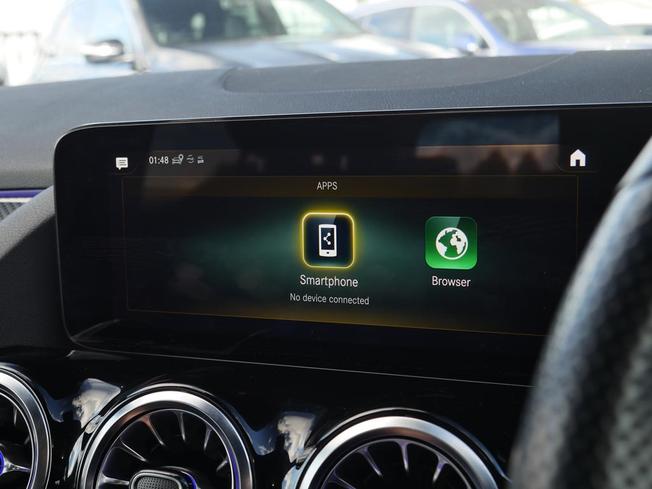 MERCEDES-BENZ GLA Photo 24