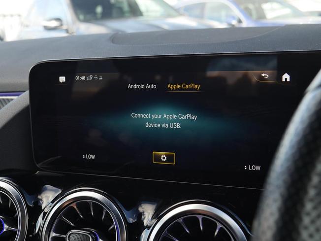 MERCEDES-BENZ GLA Photo 25