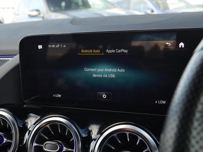 MERCEDES-BENZ GLA Photo 26