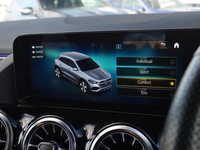 MERCEDES-BENZ GLA Photo 28