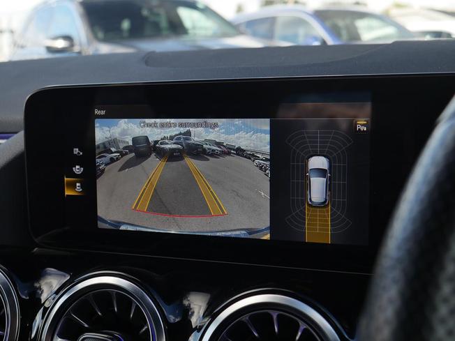 MERCEDES-BENZ GLA Photo 31