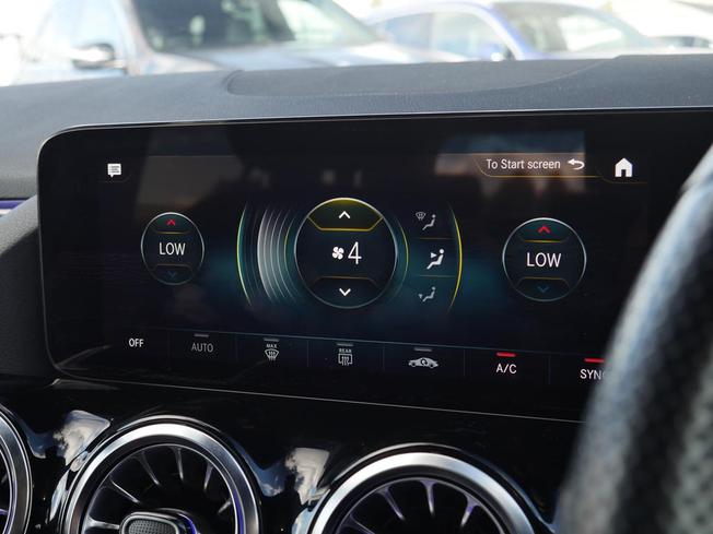 MERCEDES-BENZ GLA Photo 32