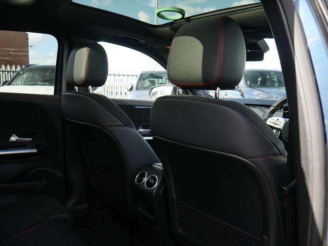MERCEDES-BENZ GLA Photo 36