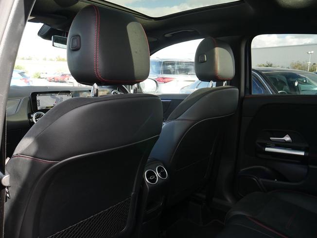 MERCEDES-BENZ GLA Photo 38