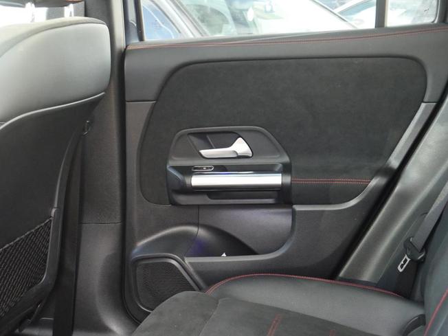 MERCEDES-BENZ GLA Photo 39
