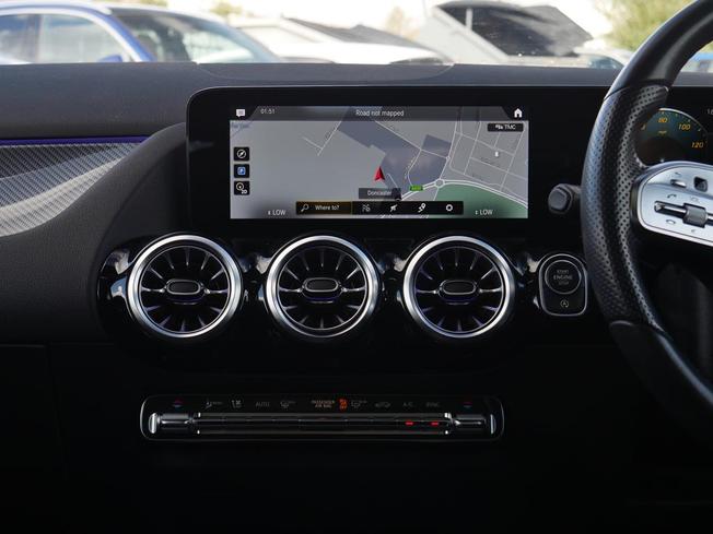 MERCEDES-BENZ GLA Photo 43