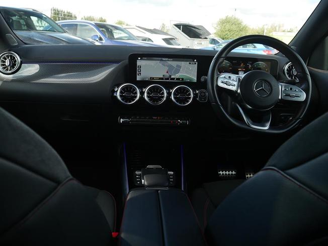MERCEDES-BENZ GLA Photo 5