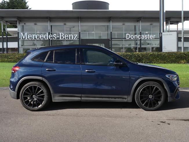 MERCEDES-BENZ GLA Photo 7