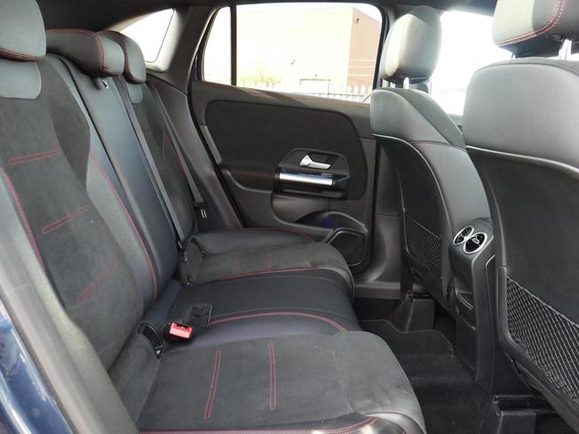 MERCEDES-BENZ GLA Photo 8