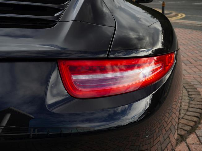 PORSCHE 911 Photo 12