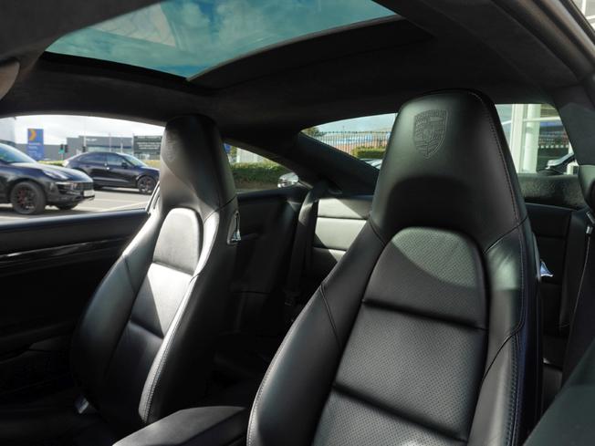 PORSCHE 911 Photo 17