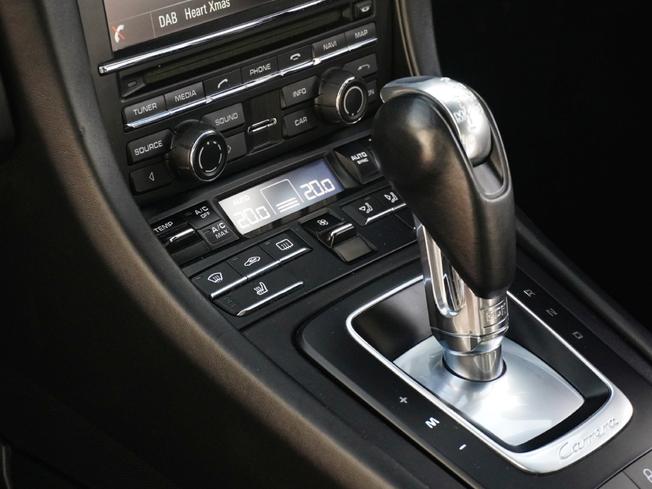 PORSCHE 911 Photo 20