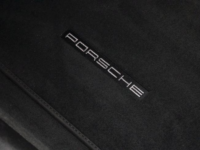 PORSCHE 911 Photo 21