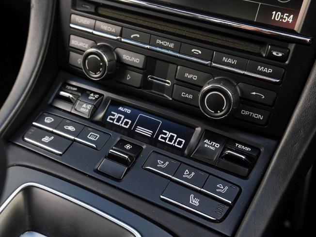 PORSCHE 911 Photo 36