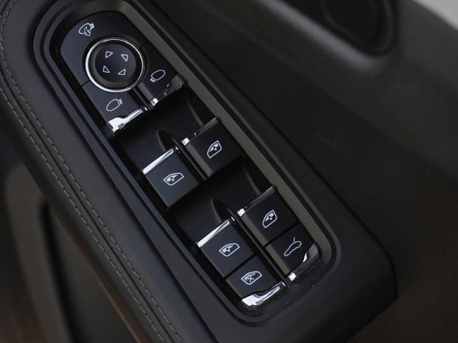 PORSCHE Macan Photo 12