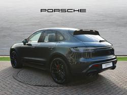 PORSCHE Macan Photo 2