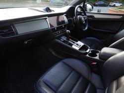 PORSCHE Macan Photo 3