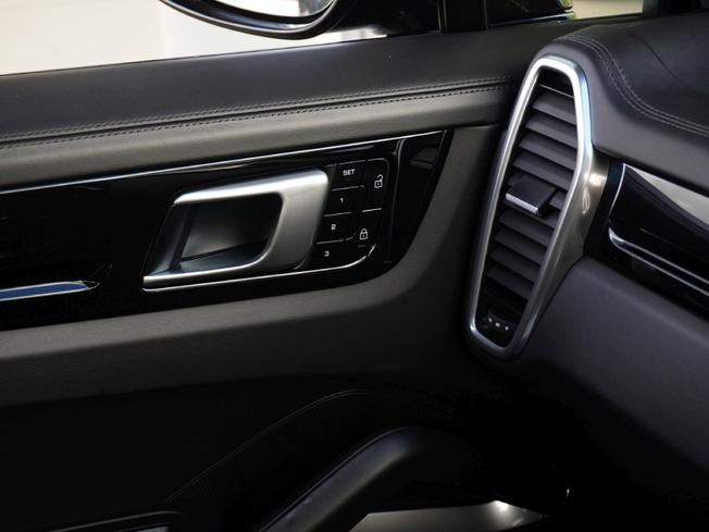 PORSCHE Cayenne Photo 25