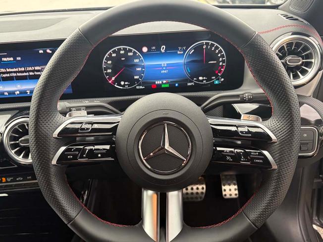MERCEDES-BENZ CLA Class Photo 20