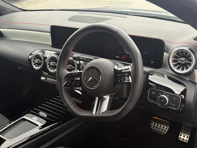 MERCEDES-BENZ CLA Class Photo 3