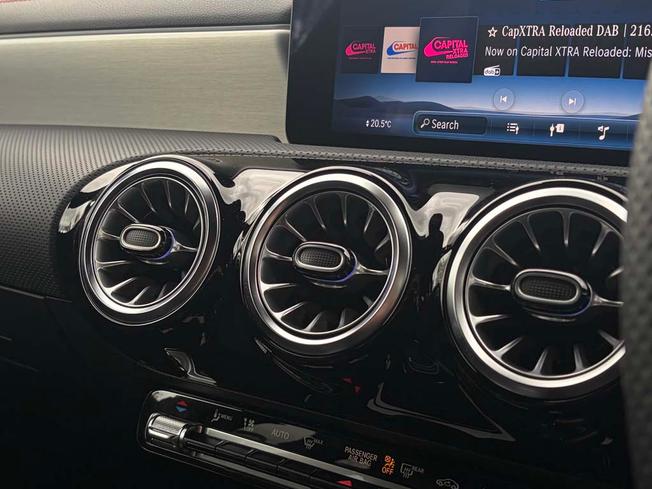 MERCEDES-BENZ CLA Class Photo 32
