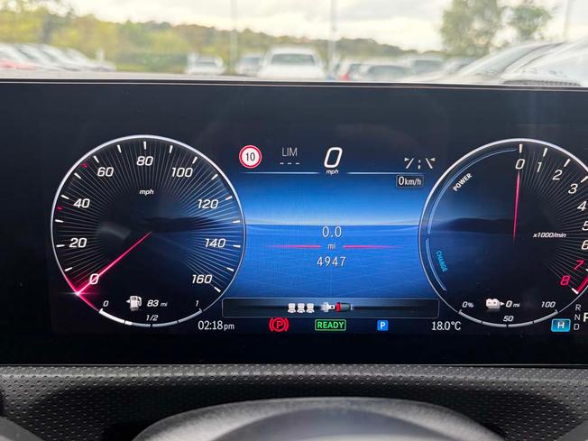 MERCEDES-BENZ CLA Class Photo 4