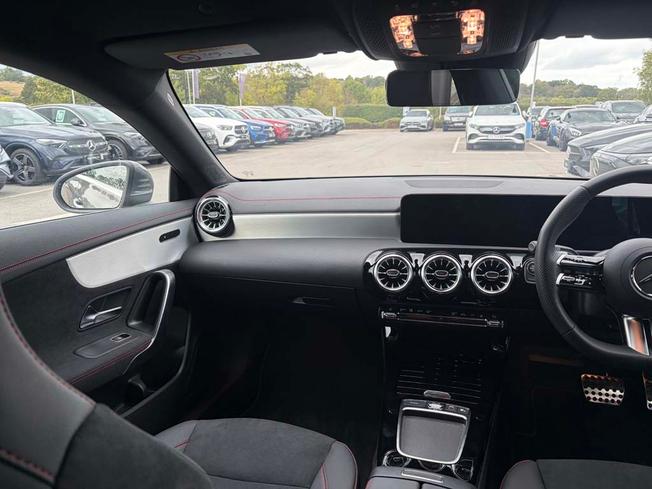 MERCEDES-BENZ CLA Class Photo 44