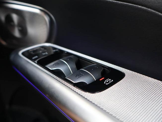 MERCEDES-BENZ GLC Photo 29