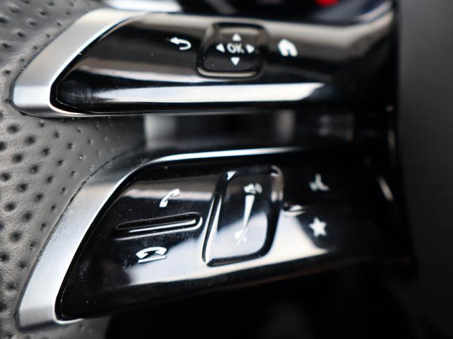 MERCEDES-BENZ GLC Photo 33