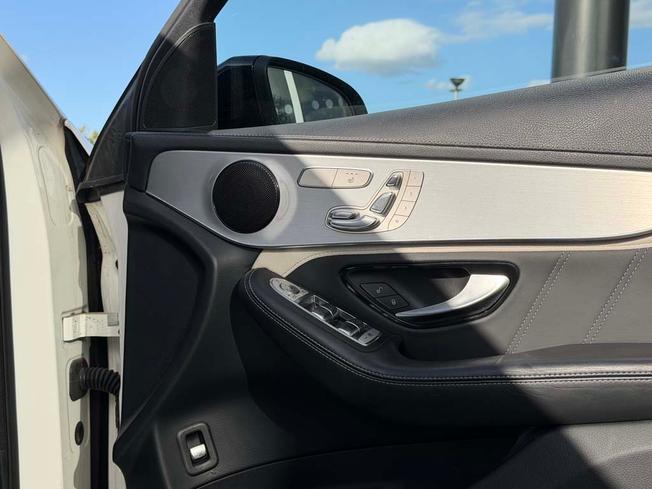 MERCEDES-BENZ GLC Photo 28