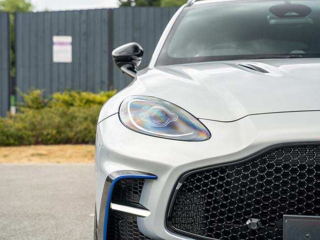 ASTON MARTIN Dbx Photo 45