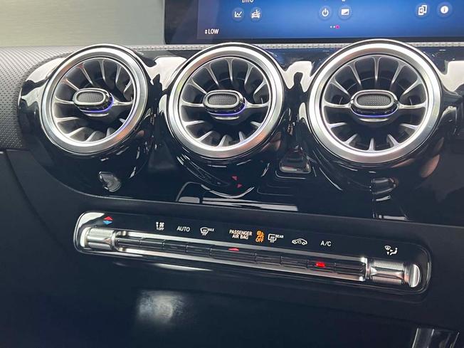 MERCEDES-BENZ A Class Photo 34